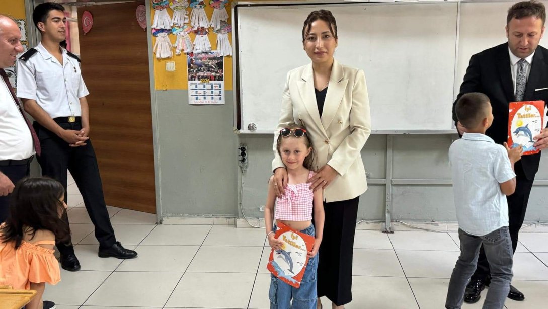 '2023-2024 EĞİTİM-ÖĞRETİM YILI OKULLARIMIZDA DÜZENLENEN KARNE TÖRENLERİYLE SONA ERDİ'